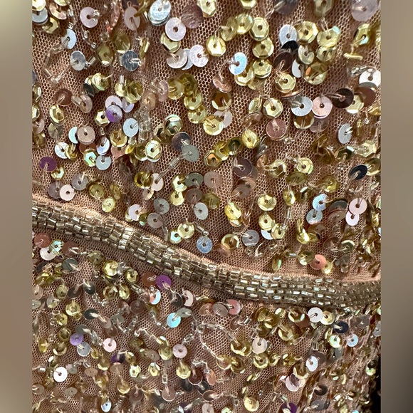 NWT MAC DUGGAL 5510 Gold Sequined Maxi Gown size 18 - Picture 7 of 8